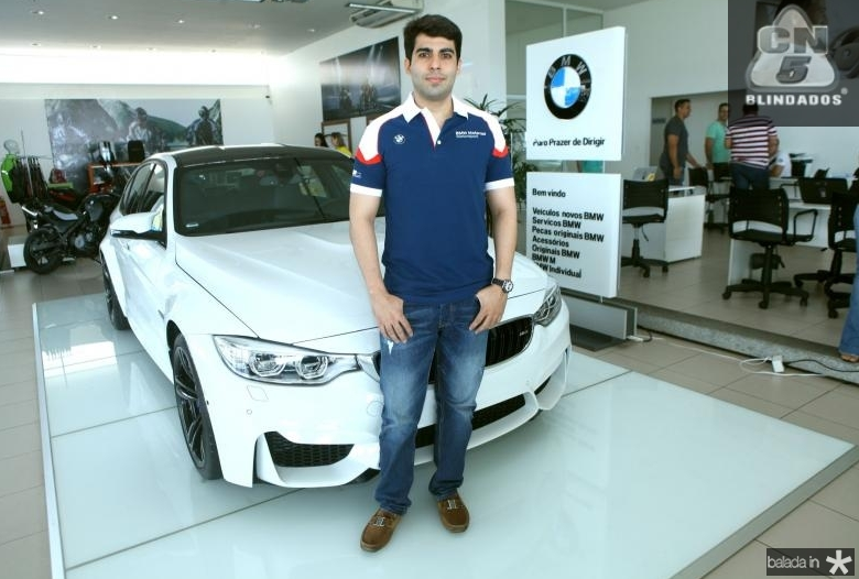 Exposição reúne amantes de ‘carrões’ no estacionamento do RioMar