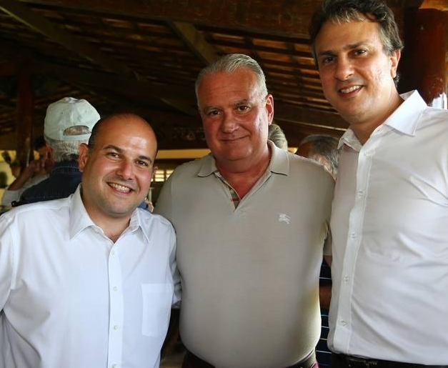 Chiquinho Feitosa entrega troféu Destaque Ambiental à Roberto Cláudio