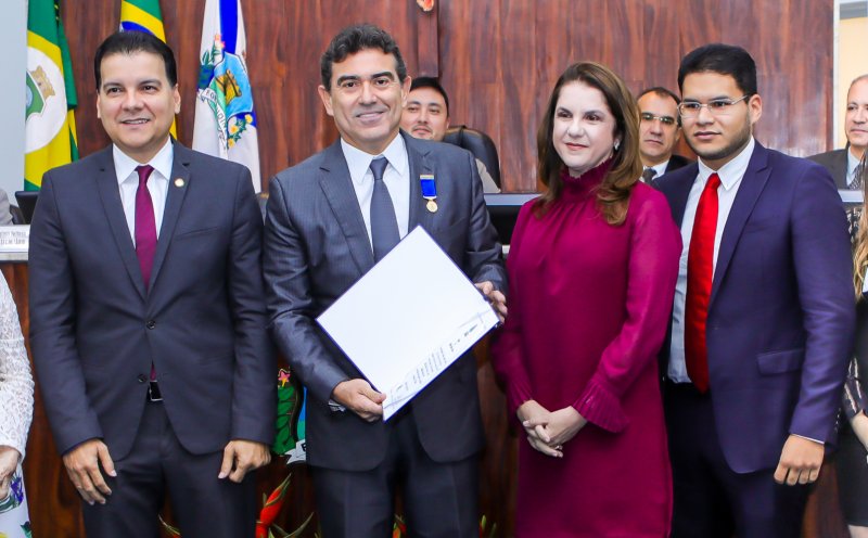 Alexandre Pereira é agraciado com a Medalha Boticário Ferreira