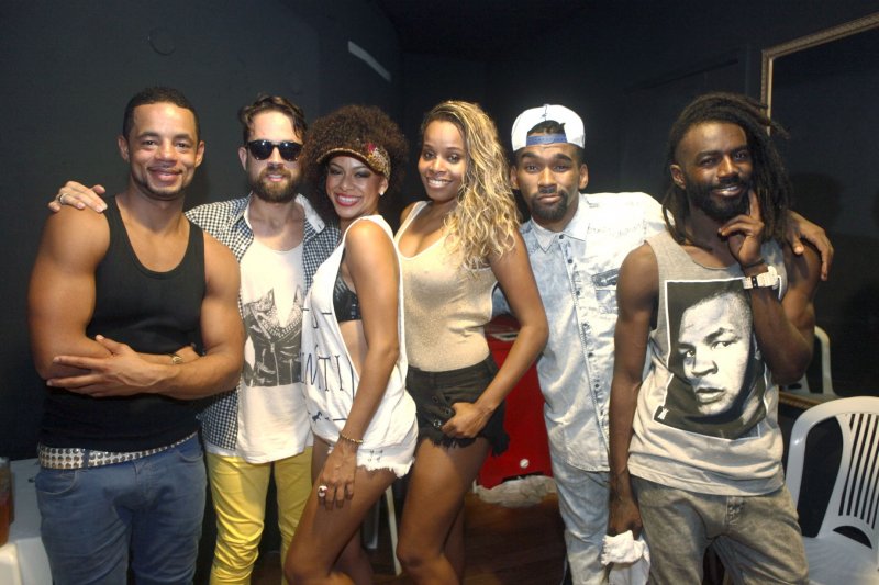 Melanina Carioca arma auê na Pink Elephant