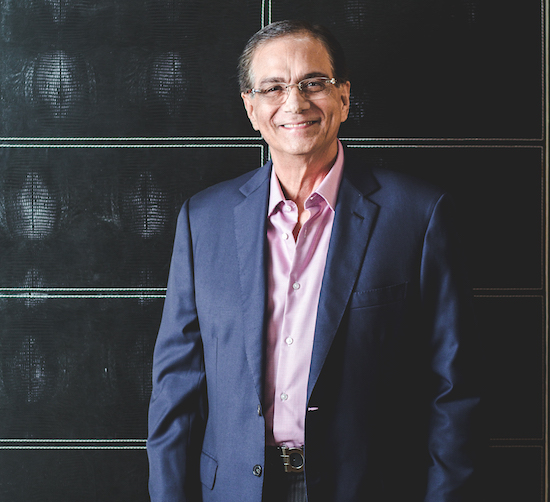 Beto Studart nos preparativos finais para a inauguração do novo prédio da FIEC