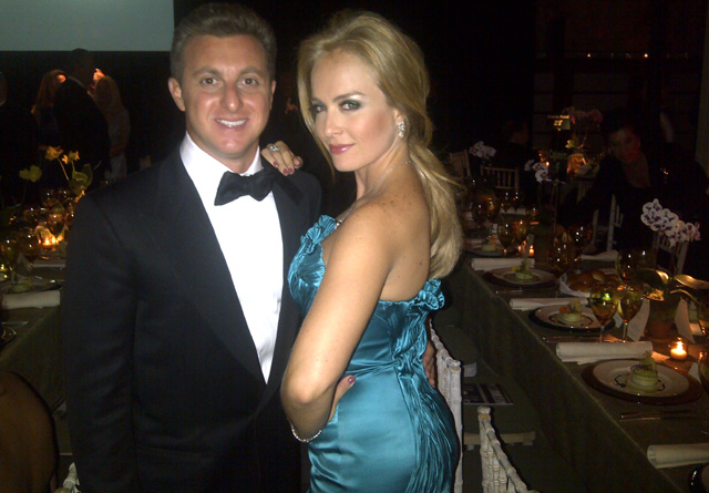 Carlos Miele veste Angélica em noite de gala em Nova Iorque