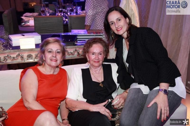 Engarrafamento de bacanas no aniversário de Carlota Pinheiro