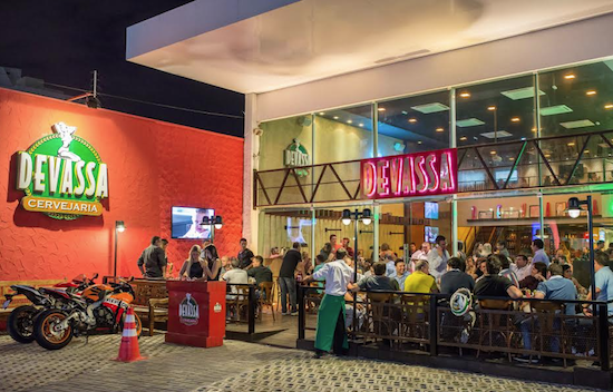 O agito do weekend é na Cervejaria Devassa Aldeota!