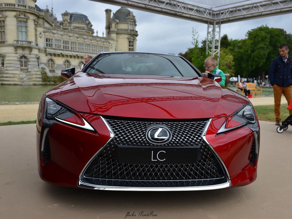 Lexus completa 30 anos misturando tradição e inovação a cada modelo