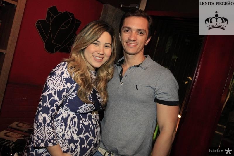 Carol Yamazaki e Marcelo Marfrutas comemoram a chegada de Maria Vitória!