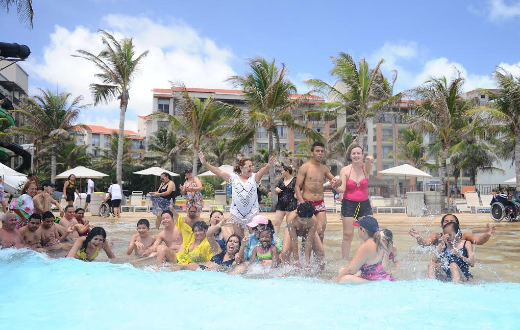 Beach Park recebe 280 jovens para dia especial