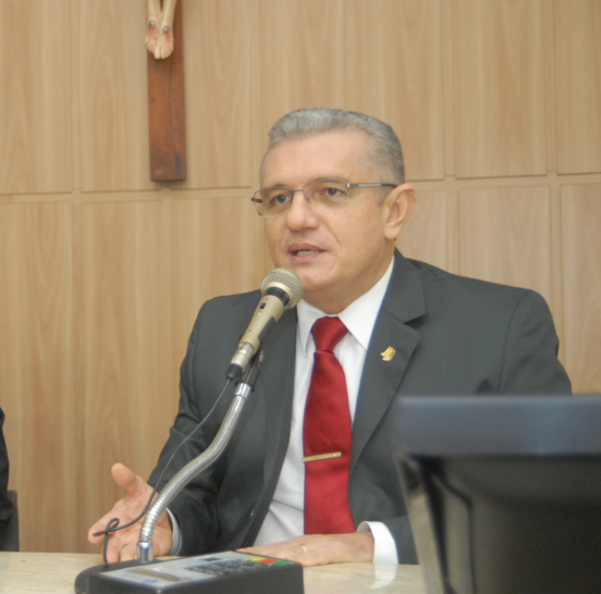 TRT-CE homenageia autoridades com a medalha da Ordem Alencarina