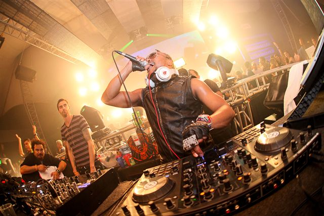 Integrante do Black Eyed Peas arrasa no Green Valley