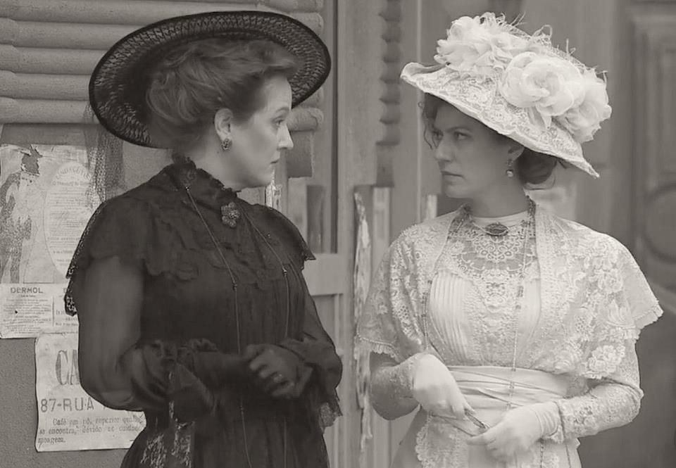 Peças da Yamor da Ethel na novela Lado a Lado