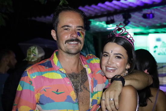 Paulinho Vilhena e Manu Gavassi trocam de idade e movimentam Noronha