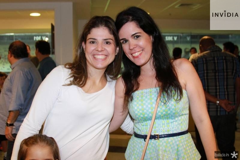 Primeira-dama Carol Bezerra faz visita a escolas