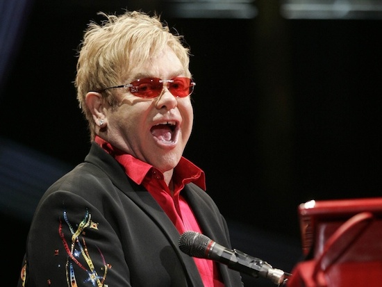 Elton John vem a Fortaleza e traz suas exigências