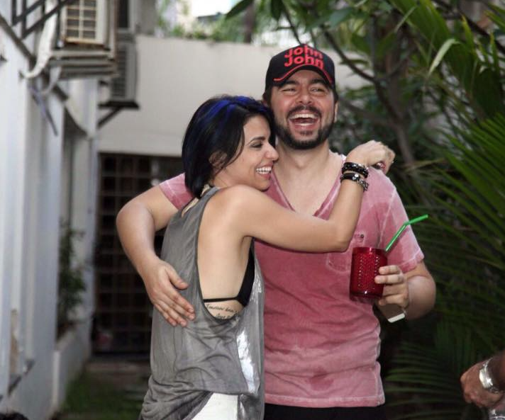 Itaquê Figueiredo arma sessão parabéns para Joyce Malkomes