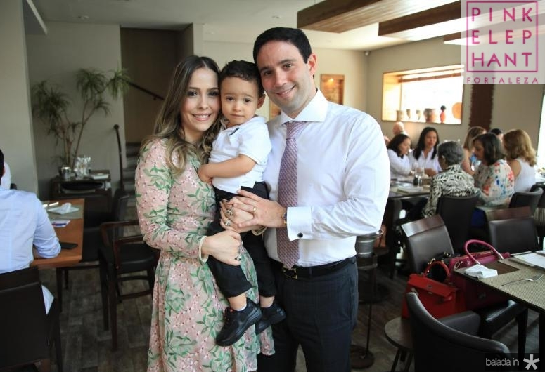 Rafaella e Thiago Asfor comemoram o aniversário de Luca
