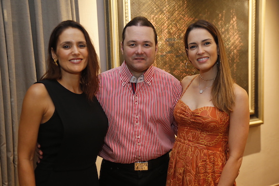 Otávio Queiroz arma special dinner para as irmãs, Manoela e Marília