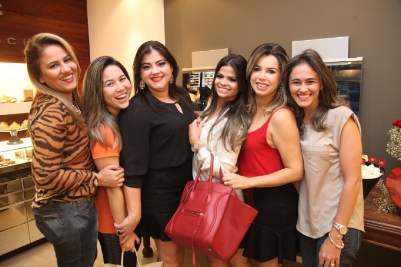 Jorge Bischoff reúne fashionistas para coquetel de lançamento da nova coleção