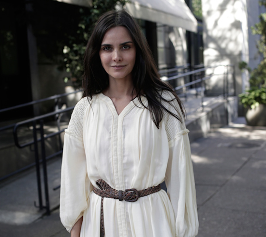 Cris Barros apresenta nova coleção Resort com peças ainda mais leves