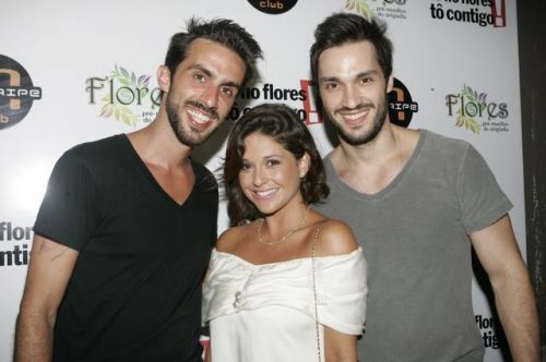 Priscila Sol com Gustavo e Guilherme Trajano