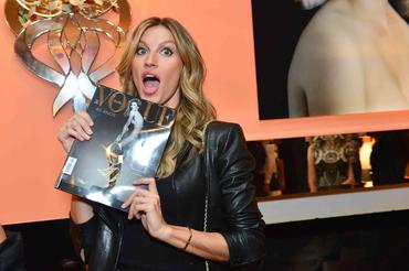 Gisele Bündchen comemora 20 anos de carreira com festão