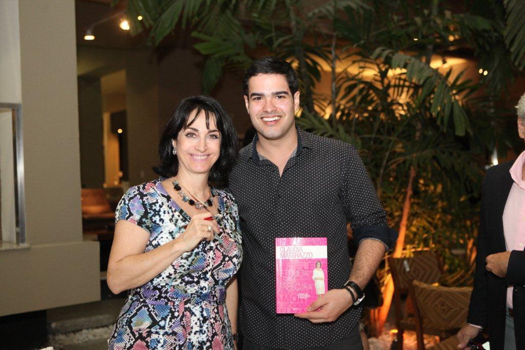 Claudia Matarazzo em lançamento de”Gafes no Palácio”