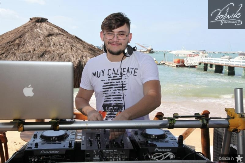 DJ Lucas Markis agita feriado no Iate Clube de Fortaleza