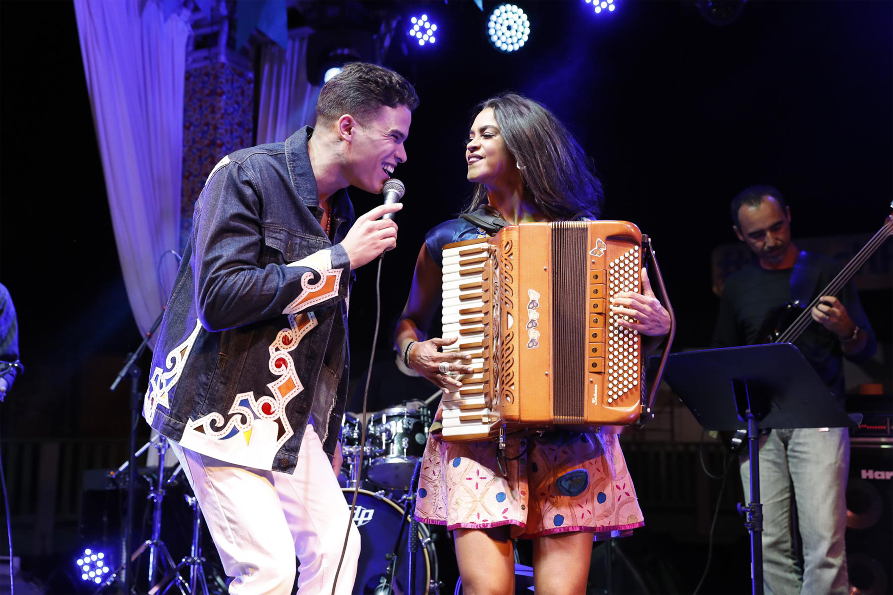 Lucy Alves e Marcos Lessa encerram o Arraial do Beach Park com muito arrasta pé e alegria