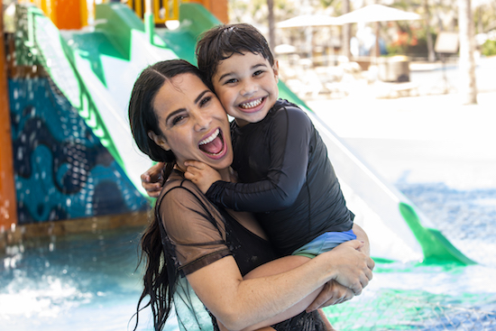 Wanessa Camargo aproveita as férias ao lado dos filhos no Beach Park