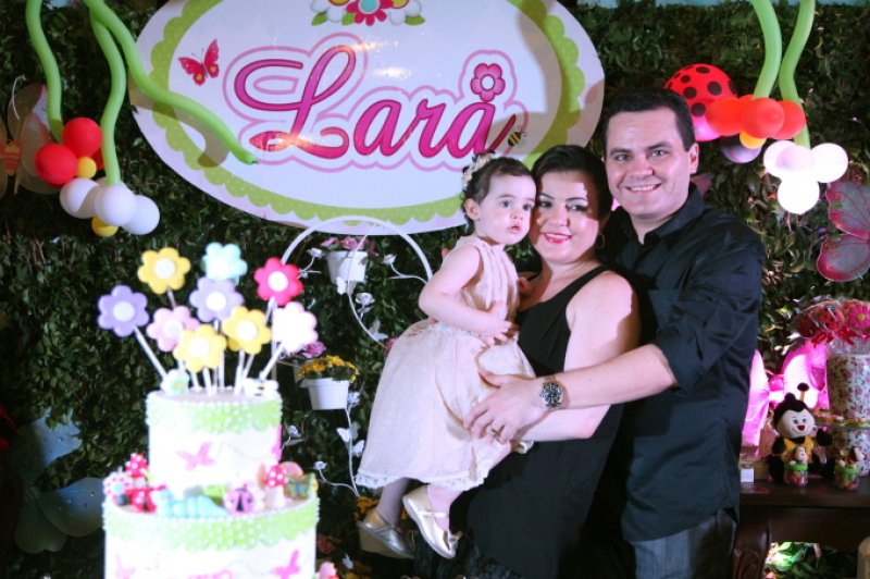 Dudu e Rafaela Melo reuniram três gerações no Plus para festejar os dois aninhos da herdeira Lara