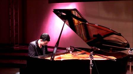 Teatro Celina Queiroz é palco de concerto do pianista Diogo Monzo