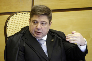 Ministro Raul Araújo profere aula magna na Esmec