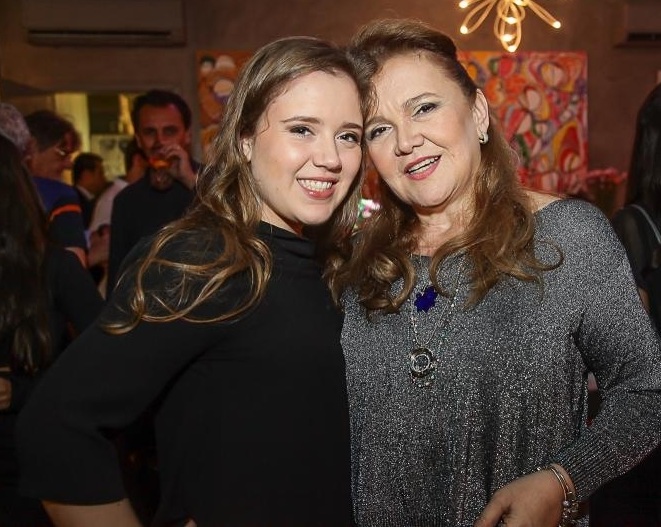 Cláudia Rebouças solta a voz no TJA