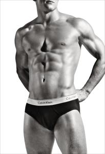 Calvin Klein Underwear completa 30 primaveras