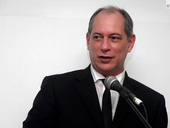 Ciro Gomes faz palestra durante entrega da Medalha Beni Veras