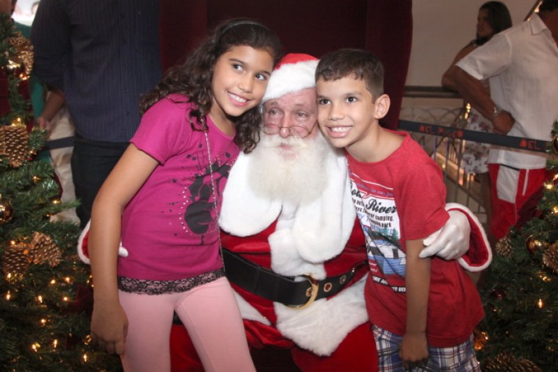 Papai Noel leva a magia do Natal ao Shopping Del Paseo