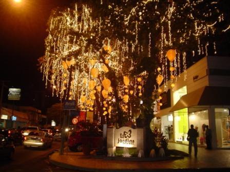 Jardins Open Mall inaugura iluminação natalina