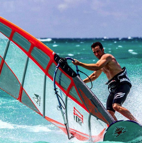 Gabriel Browne garante seu 4º título nacional em Windsurf