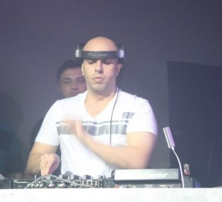 DJ JP Gonzalles anima sala de musculação da R2 Academia