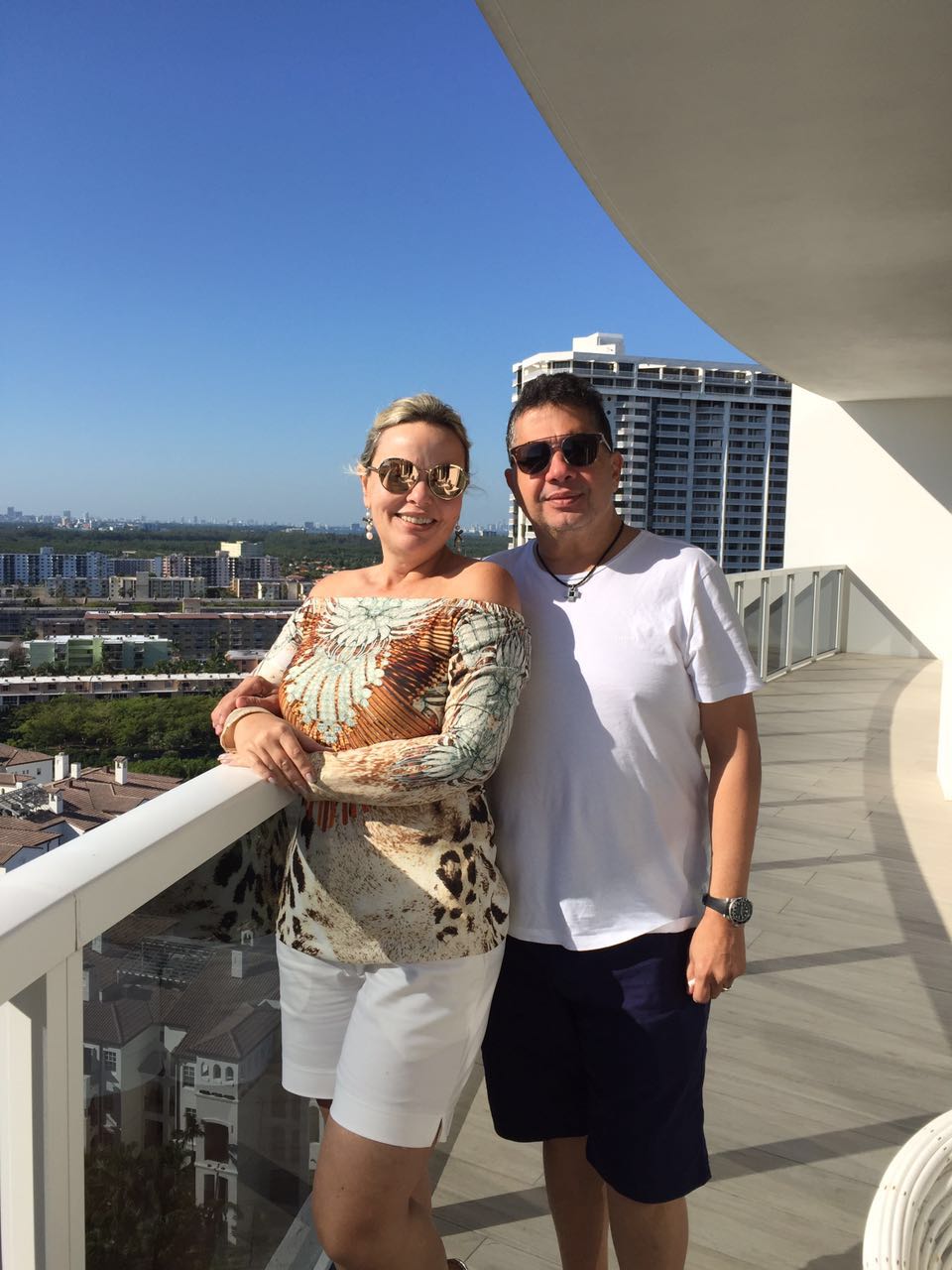 Daniela Bastos comemora b-day em Miami