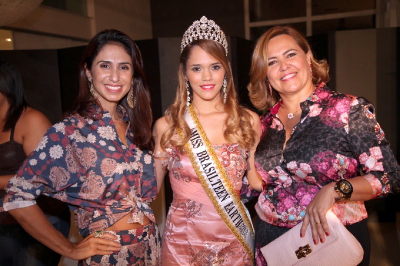 Solidariedade e requinte marcaram o desfile da Victor Hugo, em Fortaleza