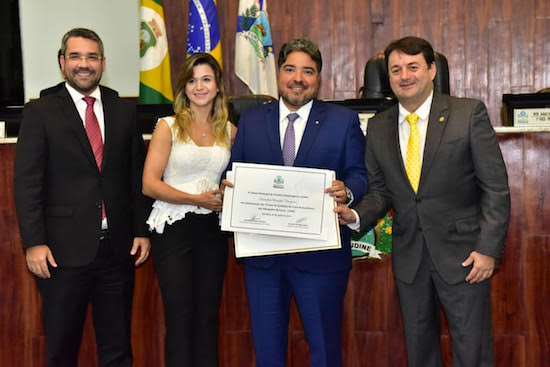 Leandro Vasques recebe homenagem da Caixa de Assistência dos Advogados do Ceará