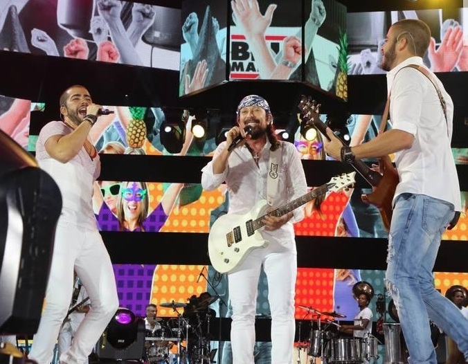 Bell, Rafa e Pipo Marques agitam o primeiro dia de Fortal no Vumbora