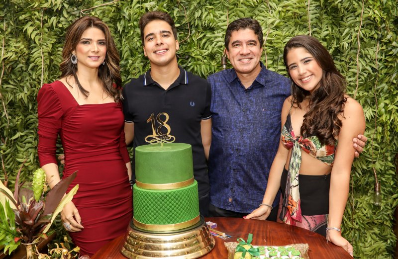 Davi Teixeira chega à maioridade com comemoração animada