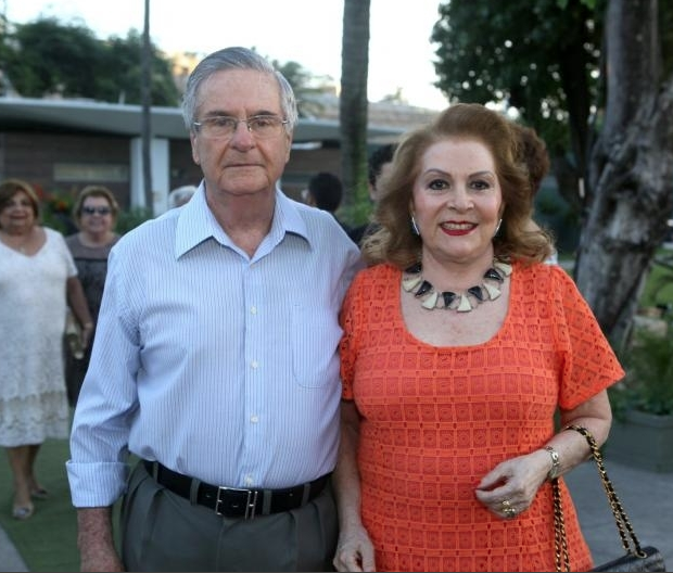 Duplo brinde para Roberto Maia e Maria da Graça!