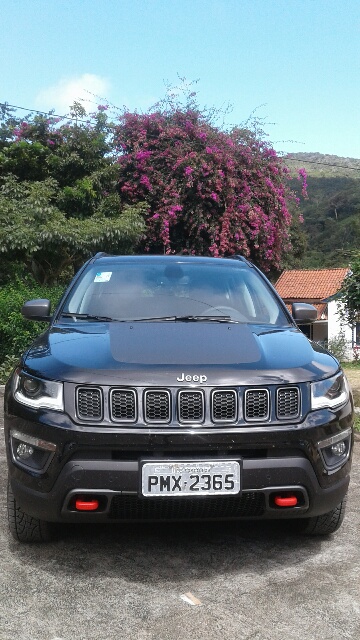 Sedutor? Tecnológico? Contornos que nos faz virar o pescoço? Compass faz isso e muito mais