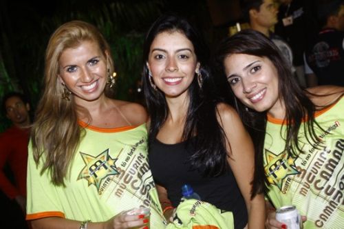 Angela Zamcanaro, Daniela Oliveira e Kamila Pires
