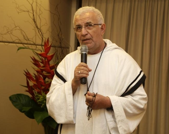 Padre Airton aterrissa em Fortaleza e fala sobre ” A Esperança”