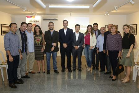 Erick Vasconcelos recebe representantes da Sociedade Consular de Fortaleza