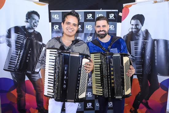 Ítalo e Reno gravam DVD na barraca Gran Royal