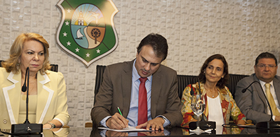 Camilo Santana se reúne com desembargadora Iracema do Vale no Palácio da Abolição